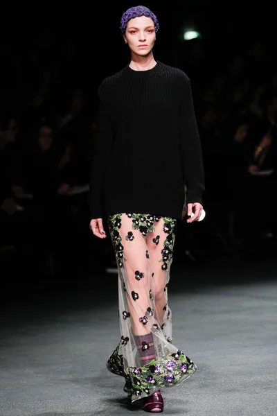 Look 48